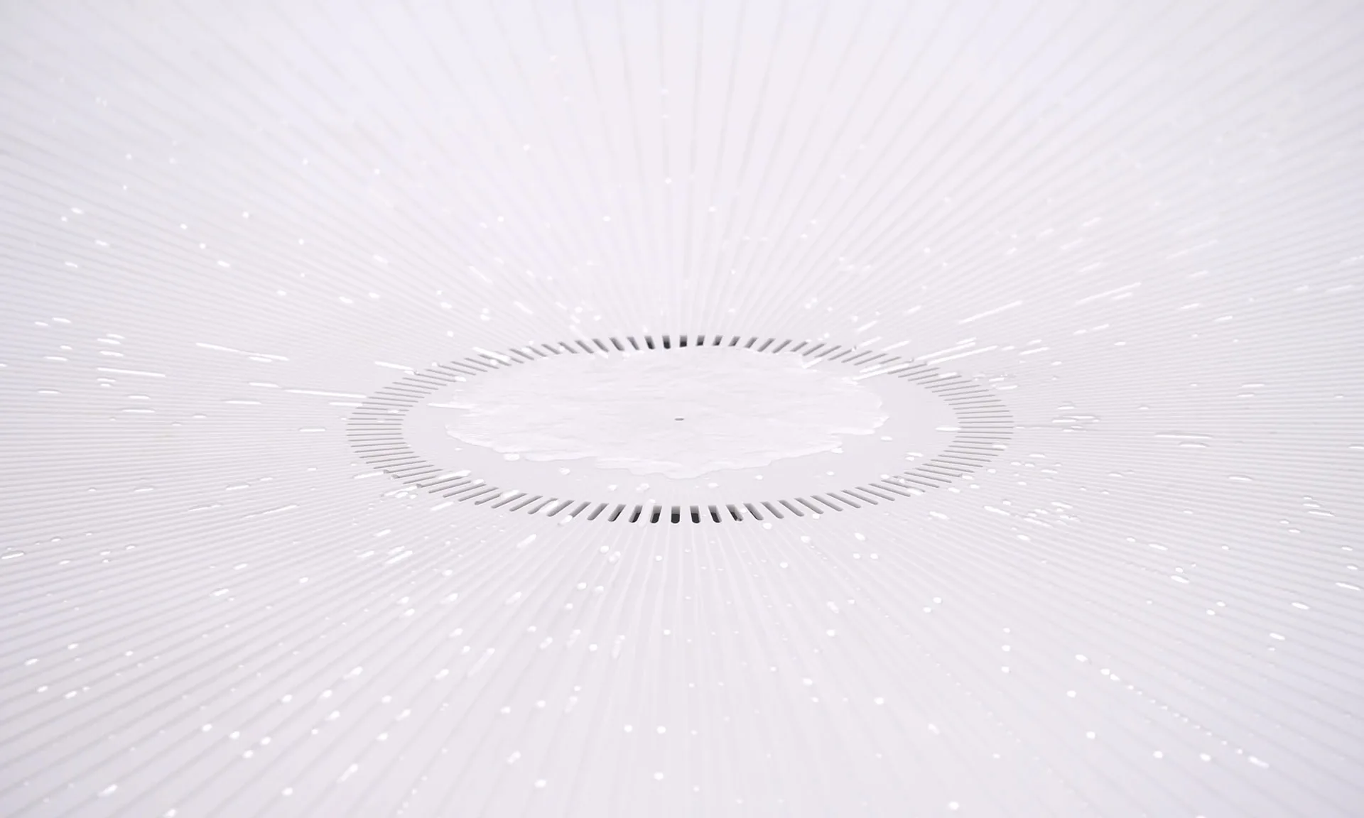 The basin seen from above, radial channels of droplets running in toward the ring at the centre