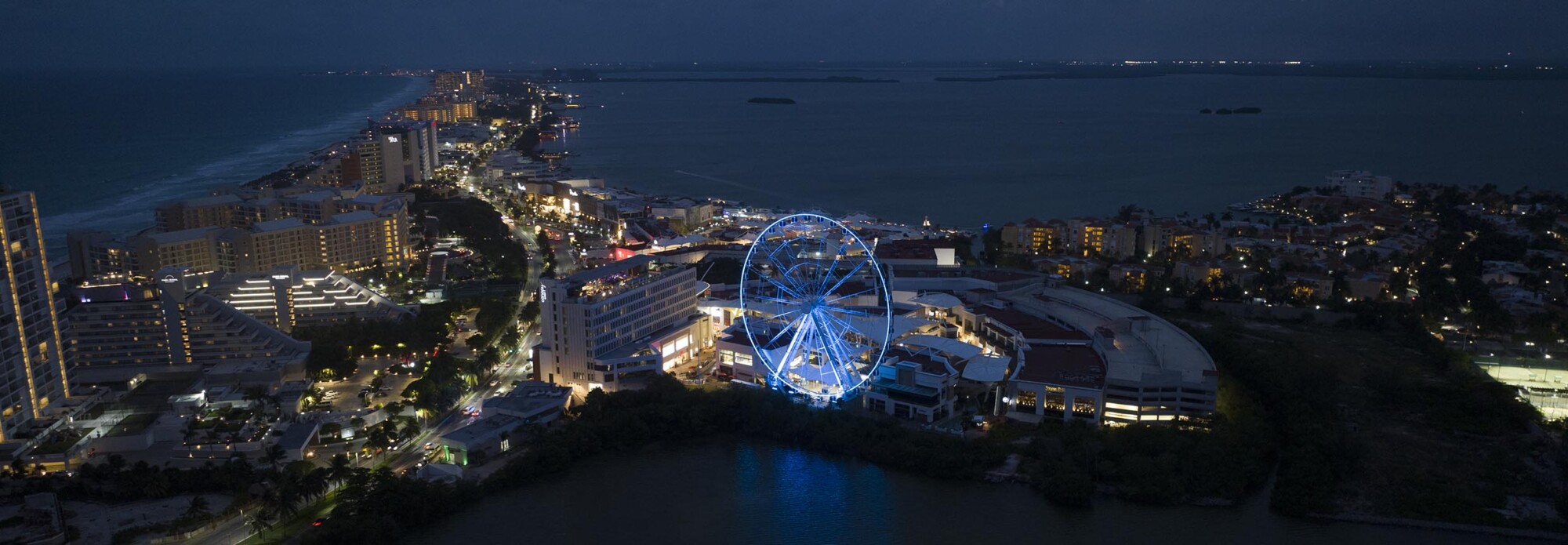 ENTTEC SMART PXL 60 dots on a ferris wheel in Cancun.